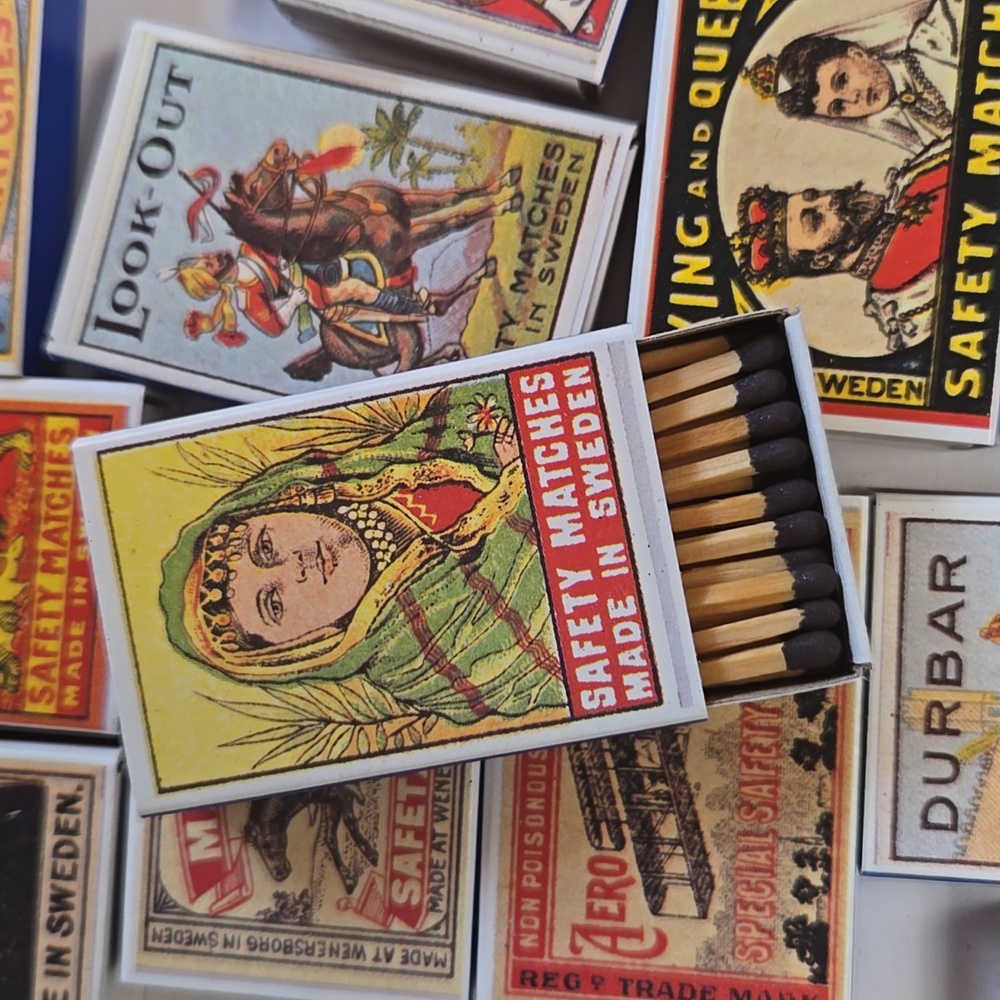 Set Box with 48 Vintage Swedish Matchbox with Matches from the 70s. - Picture 4 of 5